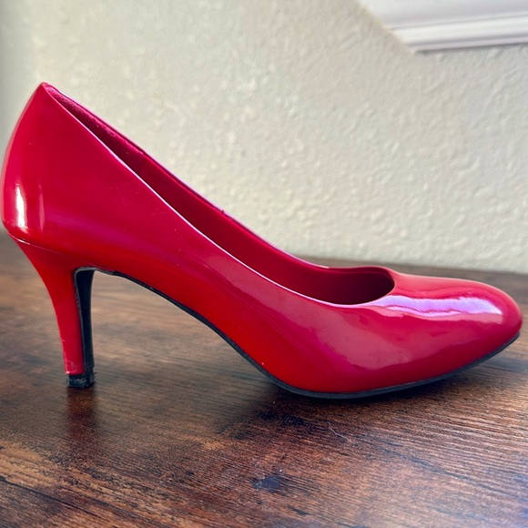 Red Comfort Plus Heels - Picture 8 of 11
